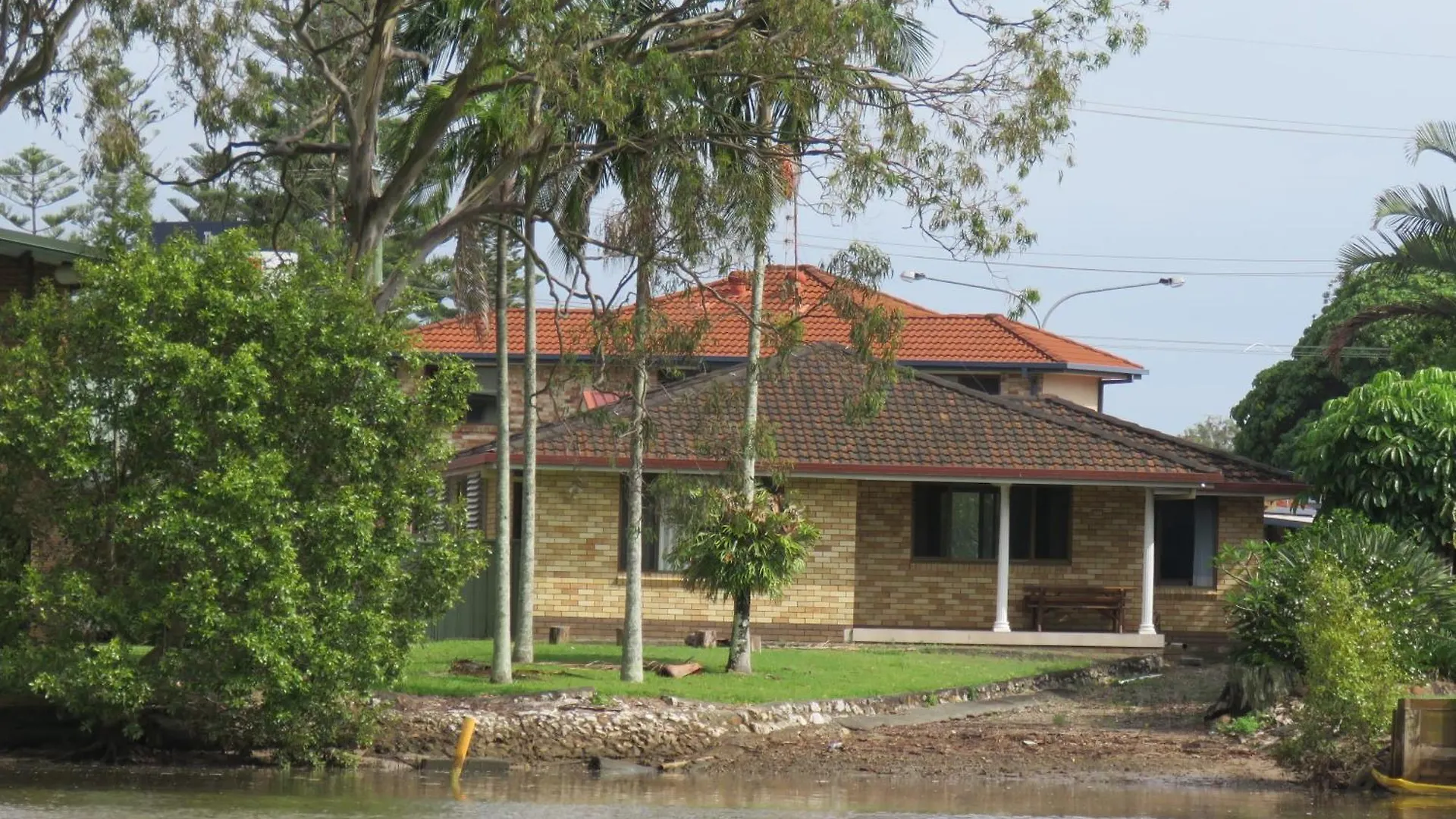 Waterfront House In Currumbin Gold Coast Australia