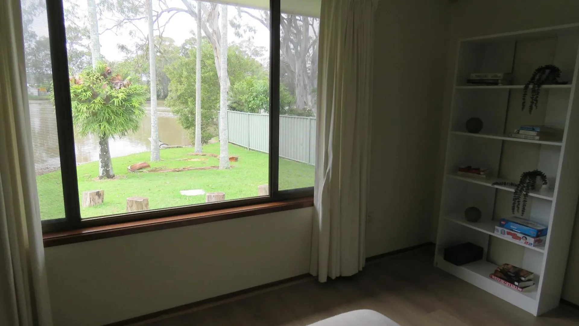 Waterfront House In Currumbin Gold Coast
