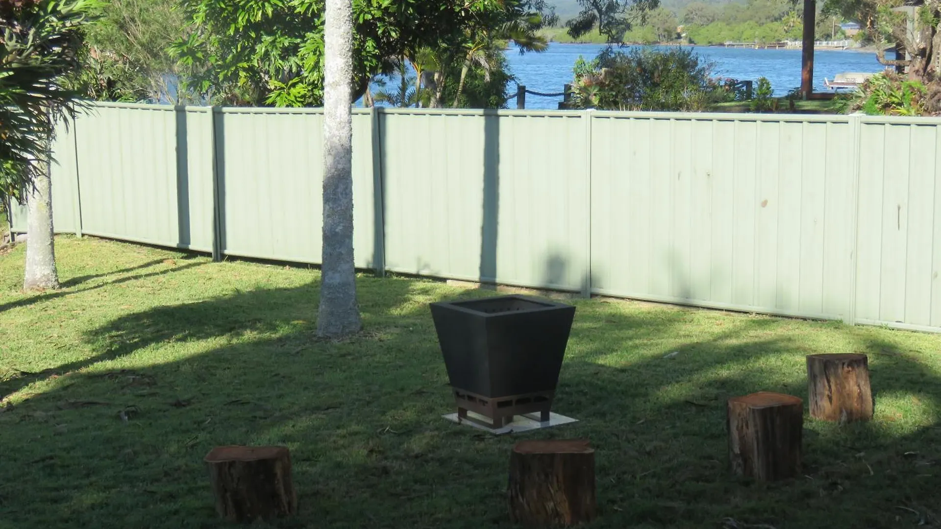 Waterfront House In Currumbin Gold Coast Australia